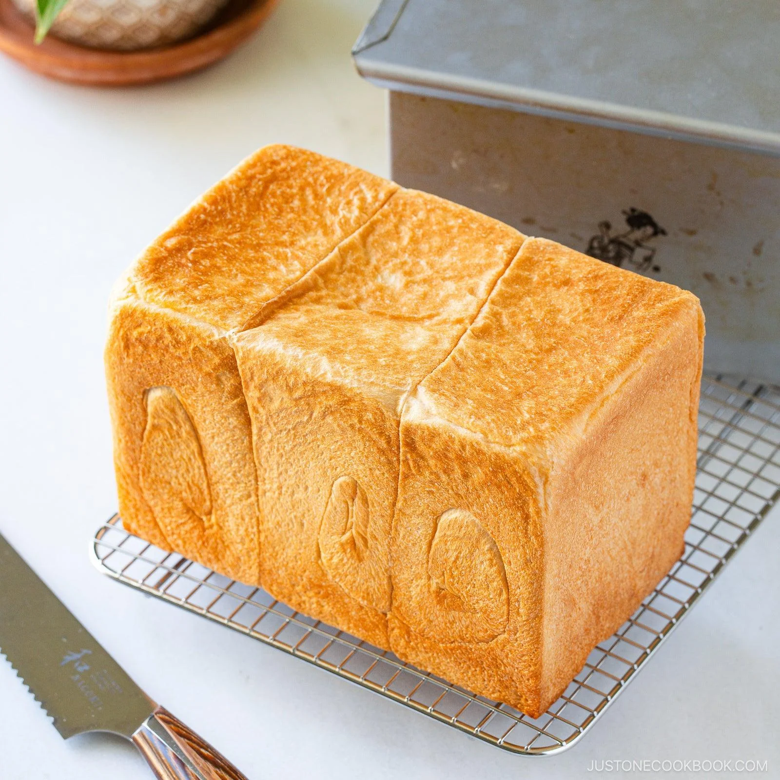 Japanese Shokupan Loaf Pan with Lid - 1.5 Loaf Size - Image 3